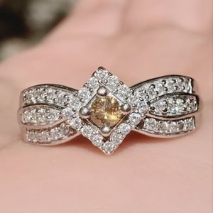 Beautiful champagne/white diamond ring